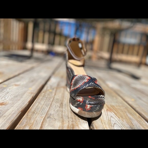 Size 7, worn once, comfortable - Picture 3 of 7